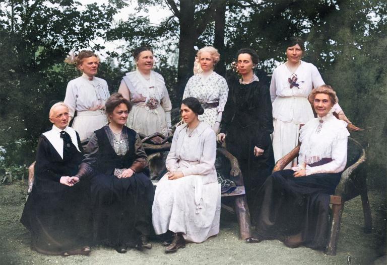Rostrattskvinnor1918 kolorerad